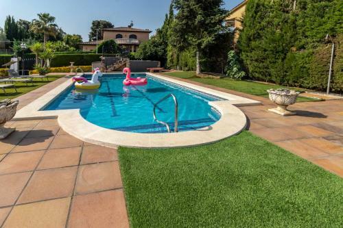 Casa Arnau Casa Con Extenso Jard�n Y Piscina