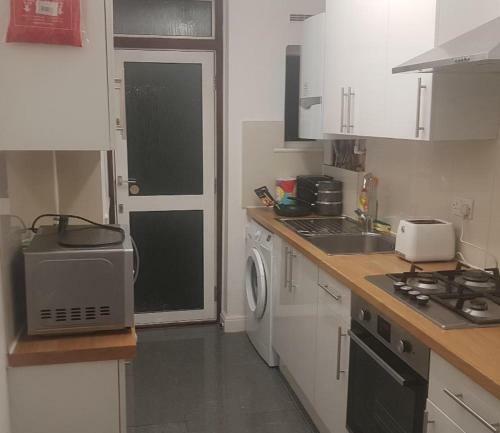 Apartamento Cosy Relaxing 4 Bed Home With 2 Parking Space