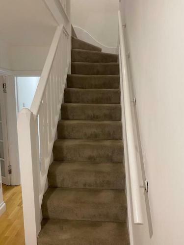 Apartamento Cosy Relaxing 4 Bed Home With 2 Parking Space
