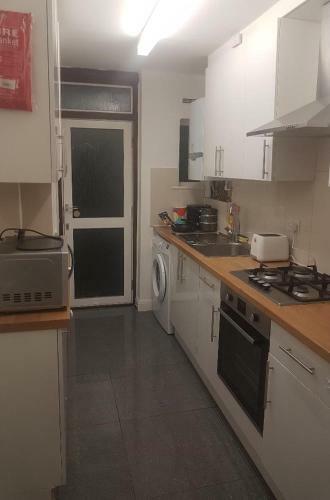 Apartamento Cosy Relaxing 4 Bed Home With 2 Parking Space