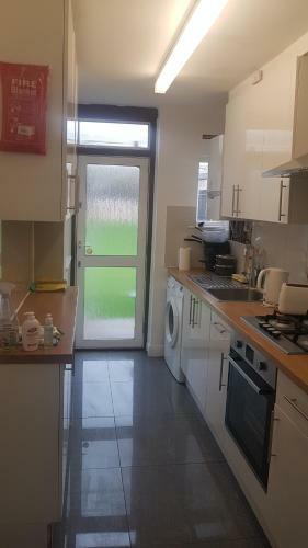 Apartamento Cosy Relaxing 4 Bed Home With 2 Parking Space