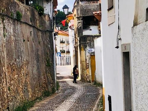 P� Do Castelo - Small Studio With Breakfast & Garage