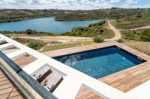 Arrifana Lake House // Premium Views