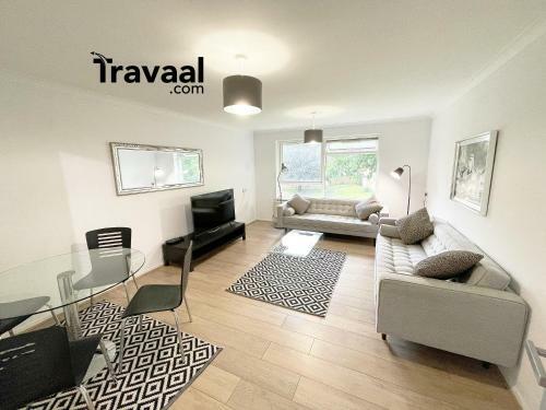 Travaal.�om - 2 Bed Serviced Apartment Farnborough