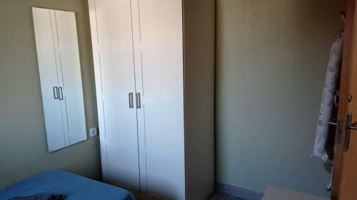 Apartamento Con Terraza, Tipo �tico, Dos Dormitorios Y Sal�n Con Sof� Cama