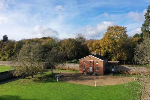 Garden House At Woodhall Estate