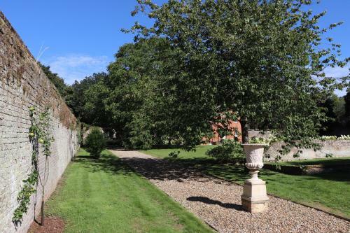Garden House At Woodhall Estate