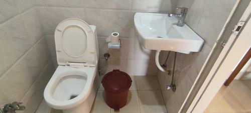 Hostal Hilltop Guest House