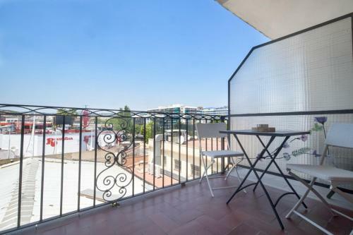 Central Design Equipped Apartment