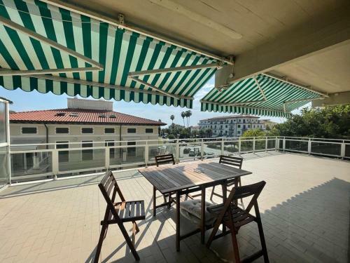 Apartamento Ampio Appartamento Con Terrazza A Marina Di Massa