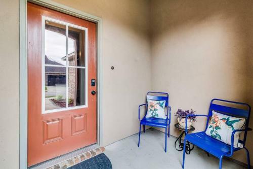 Villa Middle Of Town, King Bed, Separate Shower, 3b/2b