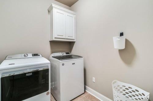 Villa Middle Of Town, King Bed, Separate Shower, 3b/2b