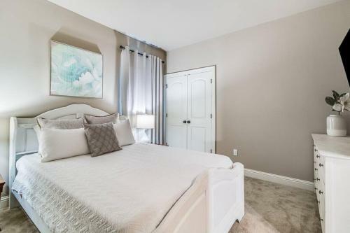 Villa Middle Of Town, King Bed, Separate Shower, 3b/2b