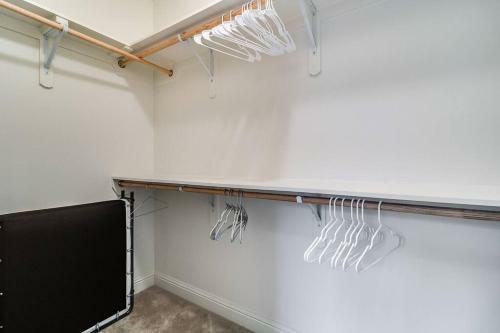 Villa Middle Of Town, King Bed, Separate Shower, 3b/2b