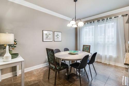 Villa Middle Of Town, King Bed, Separate Shower, 3b/2b