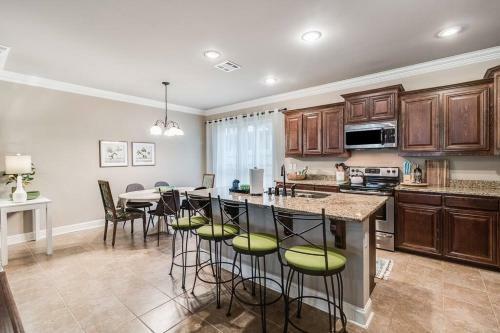Villa Middle Of Town, King Bed, Separate Shower, 3b/2b