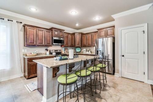 Villa Middle Of Town, King Bed, Separate Shower, 3b/2b