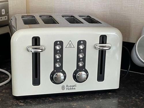 Modern Holiday Home Mundham - Self Check In, Free Parking