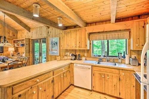 Serene Berkshires Cabin With Deck And Fire Pit!