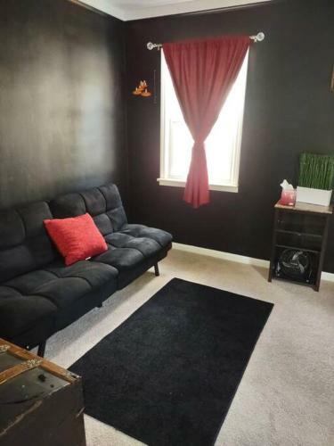Cc3 Presents Suburban Nites Entire Quad Level Home