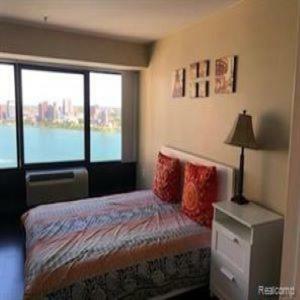 Apartamento Luxury Condo With Riverview Of Canada