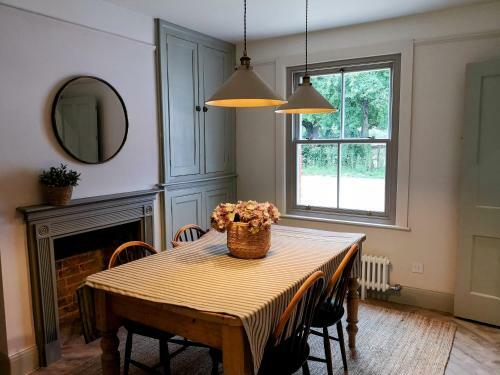Stunning New Forest Cottage Close To Paultons Park