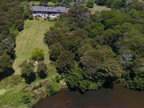 Bed & Breakfast Morepork Riverside Lodge