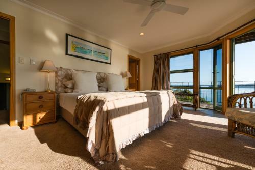 Lodge Cliff Edge By The Sea