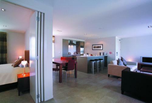 Aparthotel The Waterfront Suites - Heritage Boutique Collection