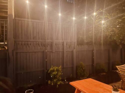1850s Historic Row House 7min Train To Nyc With Private Backyard