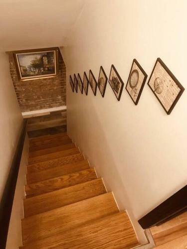 1850s Historic Row House 7min Train To Nyc With Private Backyard