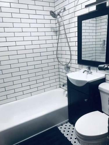 1850s Historic Row House 7min Train To Nyc With Private Backyard