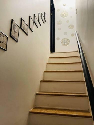 1850s Historic Row House 7min Train To Nyc With Private Backyard