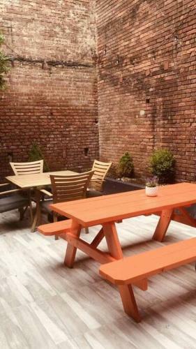 1850s Historic Row House 7min Train To Nyc With Private Backyard