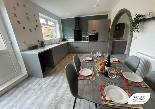 Apartamento ?lovely 5 Bed ?wifi ?parking ?garden ?nr Train