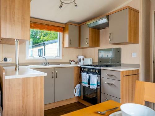 Pass The Keys Delightful 3 Bedroom Caravan With On-site Pool