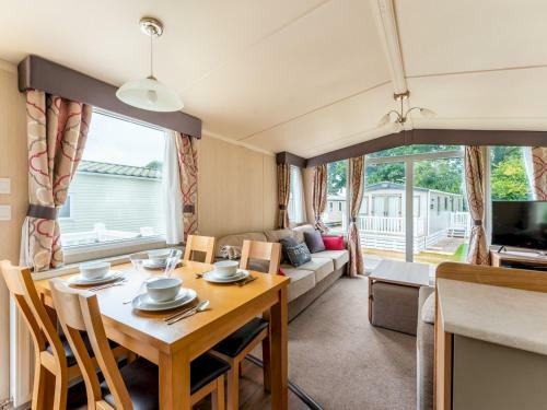 Pass The Keys Delightful 3 Bedroom Caravan With On-site Pool