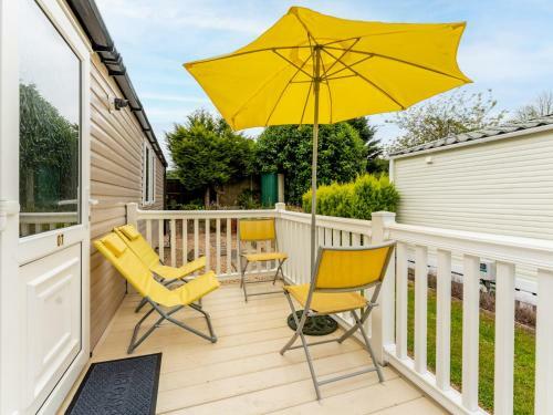 Pass The Keys Delightful 3 Bedroom Caravan With On-site Pool