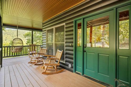Magnolia Pine With Hot Tub And Mountain Views