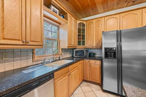 Magnolia Pine With Hot Tub And Mountain Views