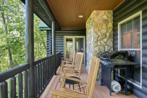 Magnolia Pine With Hot Tub And Mountain Views