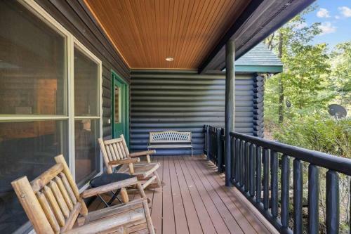 Magnolia Pine With Hot Tub And Mountain Views