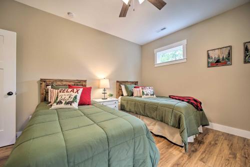Scenic Sapphire Hideaway With 40-foot Porch!