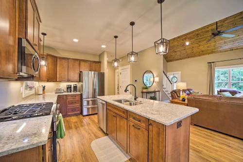 Scenic Sapphire Hideaway With 40-foot Porch!