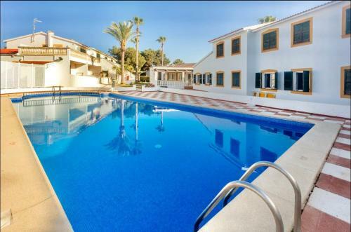Bonito Apartamento Con Terraza, Jard�n Y Piscina