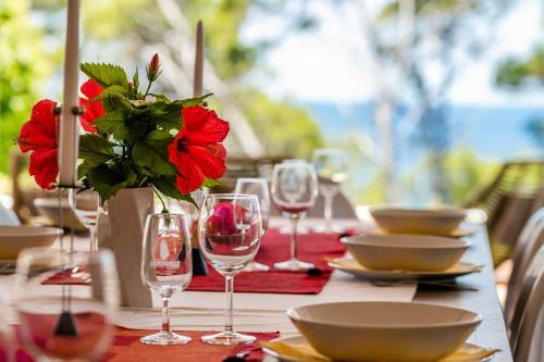 Sch�ne Villa Am Meer In Sant Elm - 3001