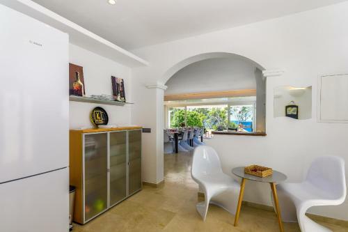 Sch�ne Villa Am Meer In Sant Elm - 3001