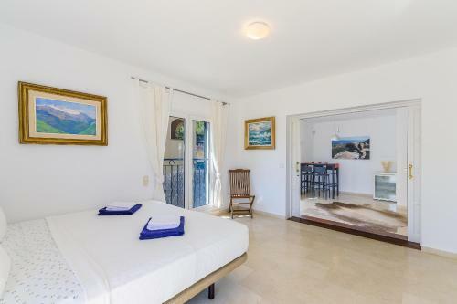 Sch�ne Villa Am Meer In Sant Elm - 3001