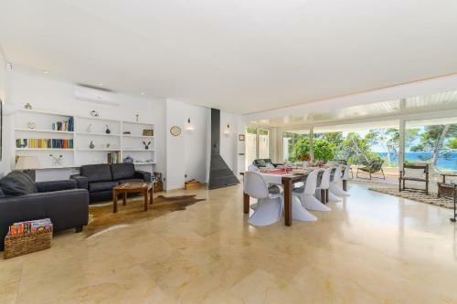 Sch�ne Villa Am Meer In Sant Elm - 3001