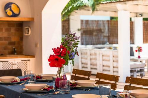Sch�ne Villa Am Meer In Sant Elm - 3001